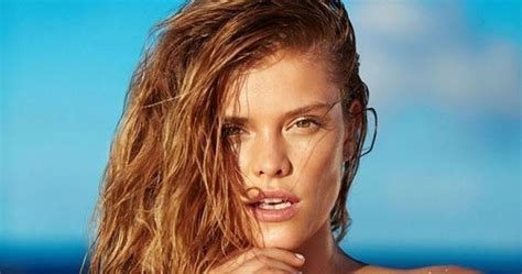 Nina Agdal goes completely naked in Turks and。